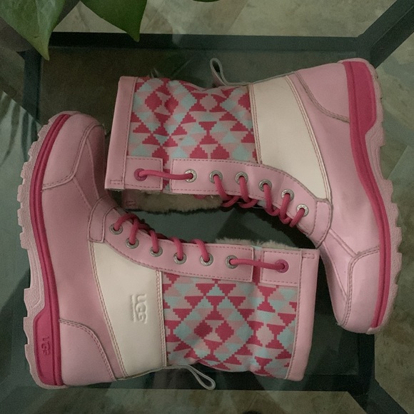 UGG BUTTE II PATENT TRUCKEE WATERPROOF LEATHER BOOTS - Picture 5 of 16